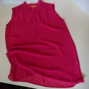 Aaron Ashe Fuchsia Pink Sleeveless Split Neck Blouse